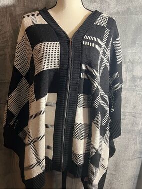 Rafaella Black and White Zip-Front Knit Cardigan Poncho